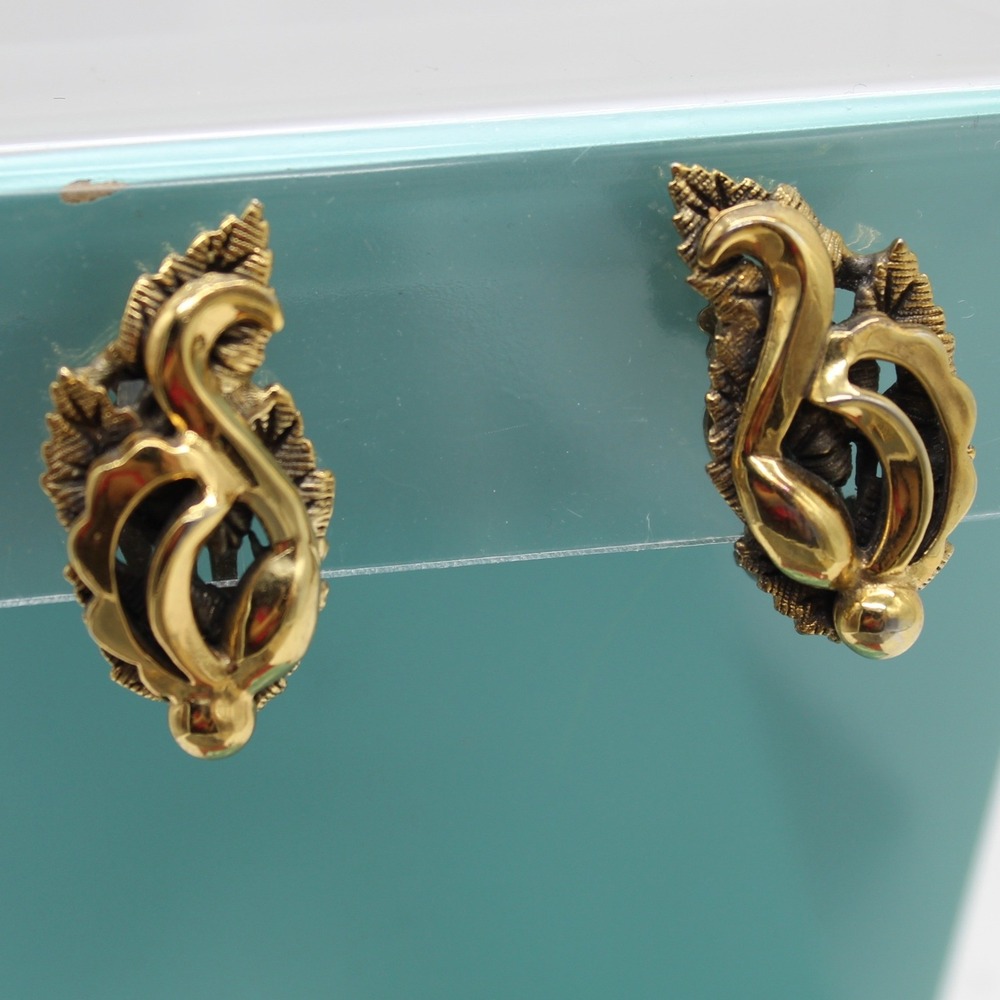 Vintage VALFOR Gold Tone Scroll Leaf Clip On Earrings Retro‎ Statement